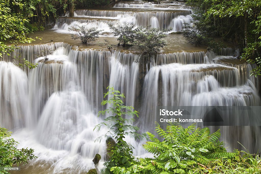 Водопад в лесу, Таиланд - Стоковые фото Без людей роялти-фри