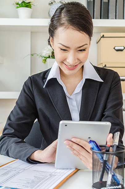 istock Young business woman 181347333