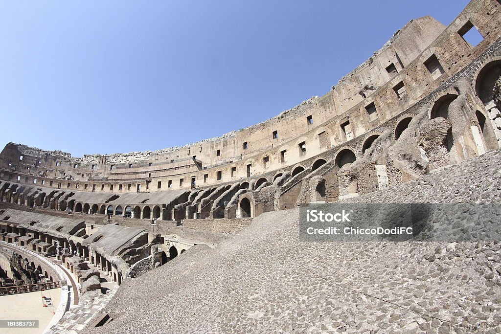 interior of the Colosseum antigua Anfiteatro romano en valientes - Foto de stock de Anfiteatro libre de derechos