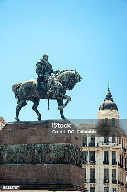 Foto de Estátua Em Montevidéu Uruguai e mais fotos de stock de Arquitetura - Arquitetura, As Américas, Cavalo - Família do cavalo