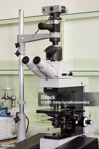 Foto de Laboratório De Microscópio e mais fotos de stock de Bactéria - Bactéria, Biologia, Biotecnologia