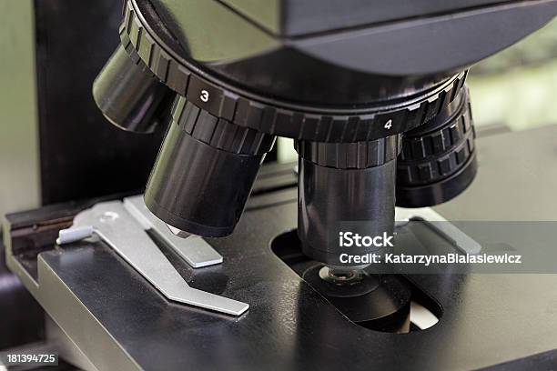 Objetivos De Microscopio Foto de stock y más banco de imágenes de Apertura - Apertura, Asistencia sanitaria y medicina, Bacteria