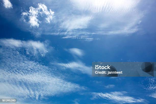 Синее Небо С Облаками Крупным Планом — стоковые фотографии и другие картинки Без людей - Без людей, Белый, Блестящий