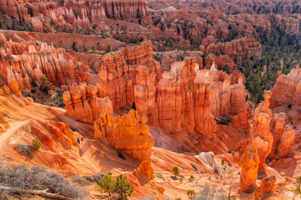 istock Peekaboo Trail and Amphitheatre from Sunset Point 1813963659