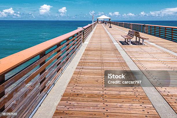 Foto de Juno Pier e mais fotos de stock de Azul - Azul, Céu - Fenômeno natural, Cúmulo