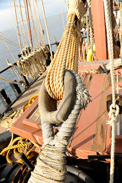 Cтоковое фото Парусная лодка Шкив на Военный парусник