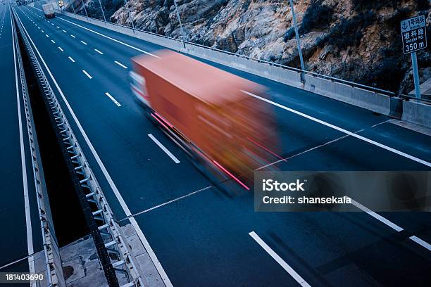 Motion Camiones En La Autopista Foto de stock y más banco de imágenes de Aire libre - Aire libre, Asfalto, Autopista