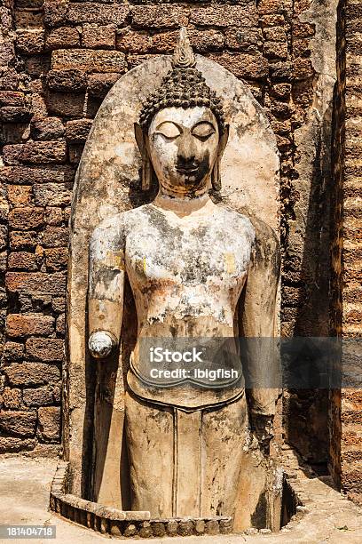 Rotto Srisatchanalai Buddha A Sukhothai Thailandia - Fotografie stock e altre immagini di Architettura