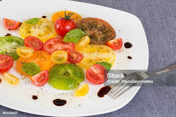 Colorato Insalata Di Pomodori - Fotografie stock e altre immagini di Aceto - Aceto, Alimentazione sana, Antipasto