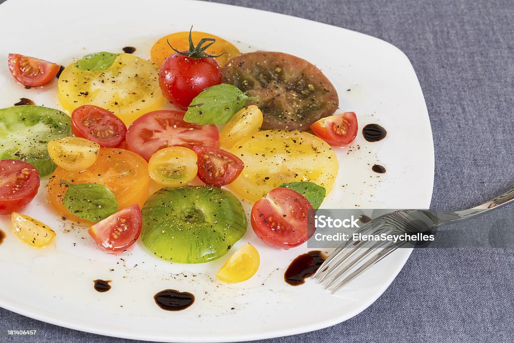 Colorida salada de tomate - Foto de stock de Alimentação Saudável royalty-free