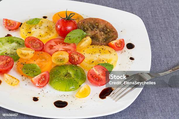 Foto de Colorida Salada De Tomate e mais fotos de stock de Alimentação Saudável - Alimentação Saudável, Amarelo, Antepasto