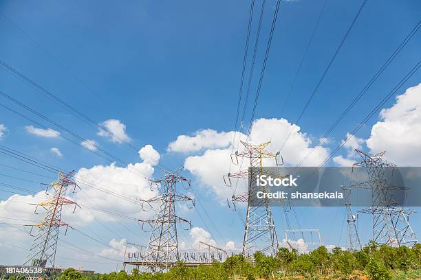 Alta Tensione Towers - Fotografie stock e altre immagini di Acciaio - Acciaio, Agricoltura, Alimentatore