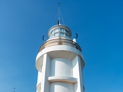 Located at an altitude of 170m, the lighthouse has a round tower shape, 18m high, covered with delicate white paint, standing out against the blue sky. This place is surrounded by beautiful green trees, attracting many tourists to visit. Vung Tau lighthouse is considered the oldest of Vietnam's 79 lighthouses and is a symbol of the coastal city of Vung Tau. France built this location in 1862 to signal and guide ships and boats.