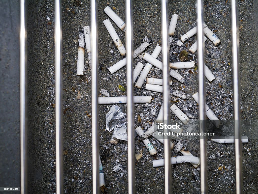 Guimba de Cigarro em Cinzeiro - Foto de stock de Abstrato royalty-free