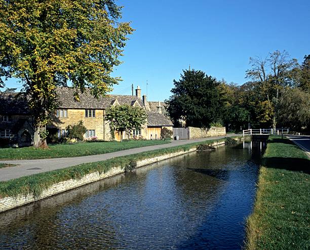 istock Village centre, Lower Slaughter, England. 181418032