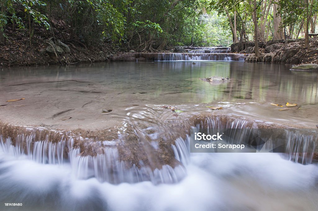 エラワン滝カーンチャナブリー県（タイ） - エメラルドグリーンのロイヤリティフリーストックフォト