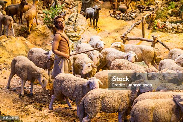 Foto de Pastor Com Rebanho De Ovelhas e mais fotos de stock de Ovelha - Mamífero ungulado - Ovelha - Mamífero ungulado, Pastor de ovelha, Belém