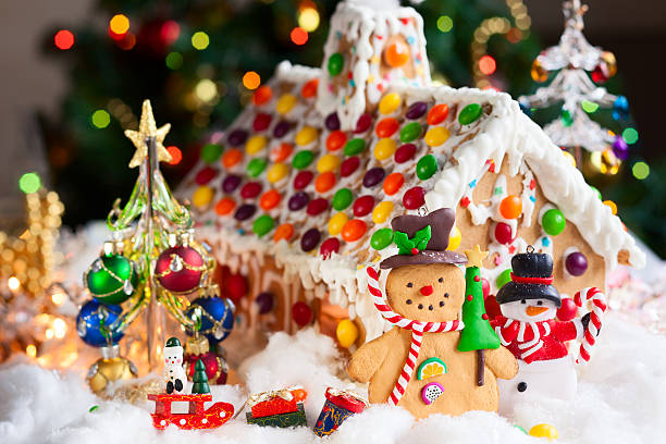 istock Gingerbread house and snowmen 181431818