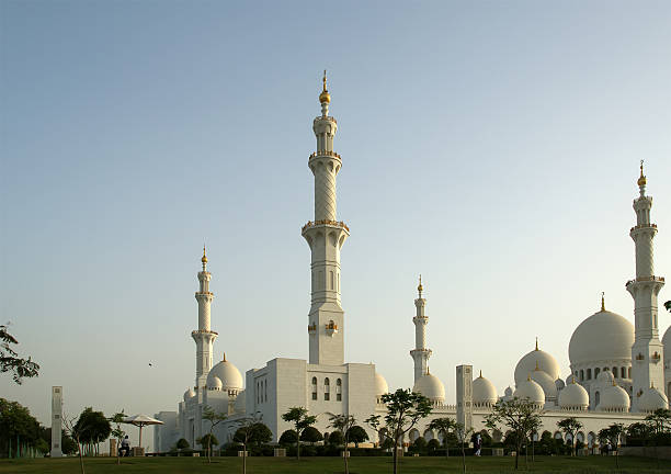 istock Abu Dhabi Sheikh Zayed White Mosque in UAE 181432218