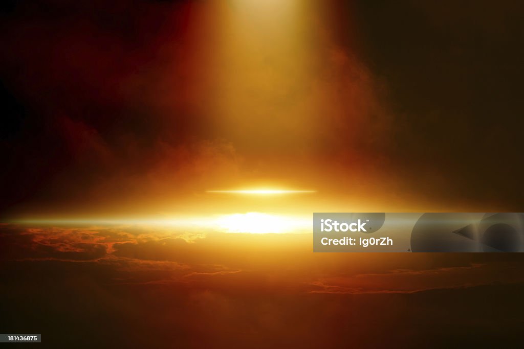 Ufo in dunklen Himmel - Lizenzfrei Außerirdischer Stock-Foto