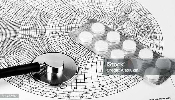 Stethoskop Und Details Stockfoto und mehr Bilder von Analysieren - Analysieren, Daten, Diagramm