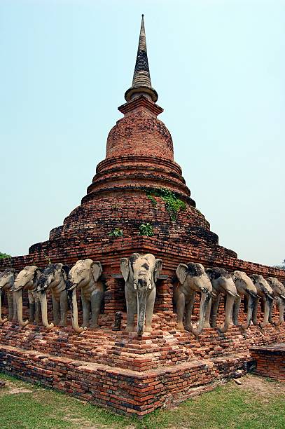 istock Wat Chang Lom, Sukhotai Thailand 181444550