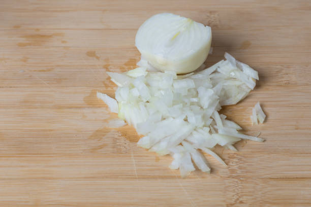 istock Half a white onion and half a finely chopped onion. 1814633938