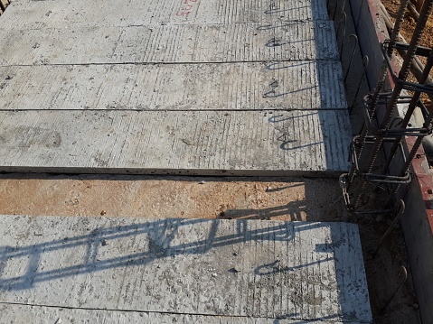 Place the prefabricated floor slab on the roof beam