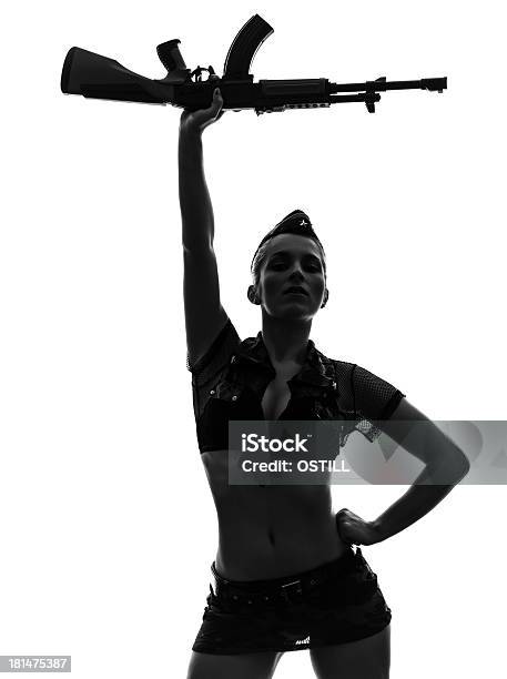 Sexy Frau In Armee Uniform Kalachnikov Silhouette Salutieren Stockfoto und mehr Bilder von Kontur