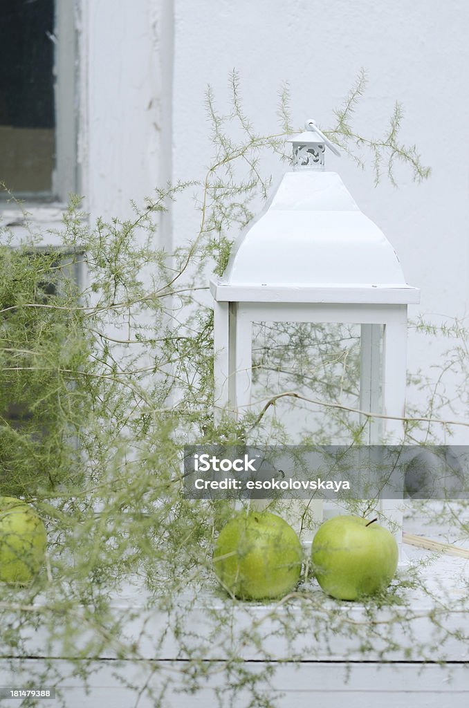 Décoration avec porte-bougie blanche et vert pomme - Photo de Asperge libre de droits