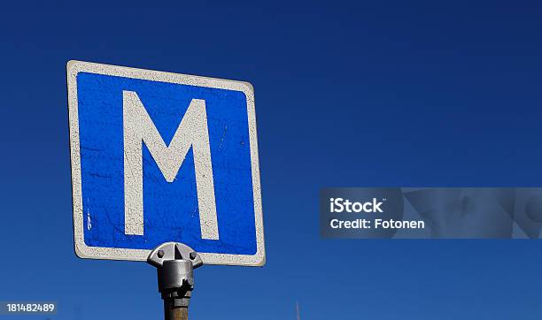 Lugar De Reuniones Foto de stock y más banco de imágenes de Aire libre - Aire libre, Azul, Carretera de campo