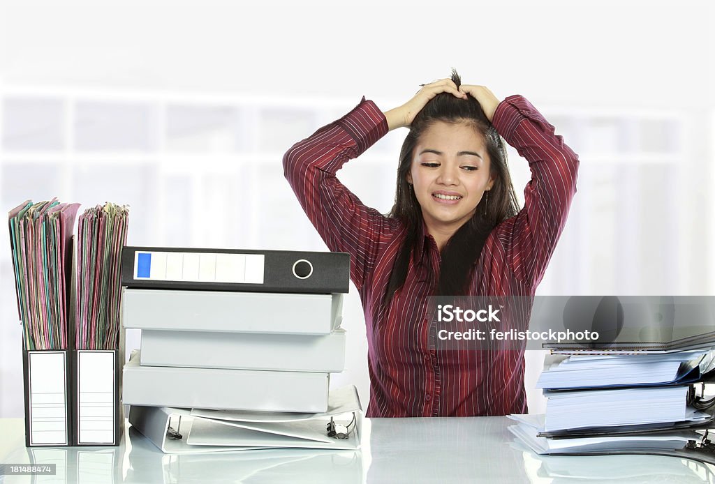 Mujer estrés en la oficina - Foto de stock de Adulto libre de derechos