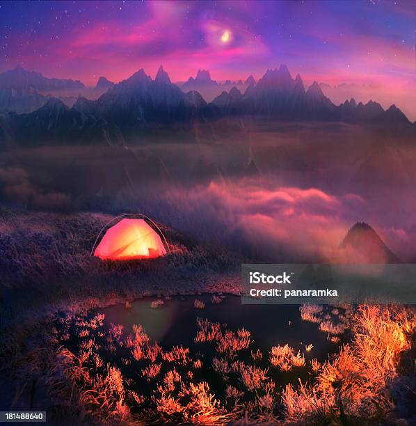Moonrise Em Foothills Dos Alpes - Fotografias de stock e mais imagens de Acampar - Acampar, Alpes Europeus, Amanhecer