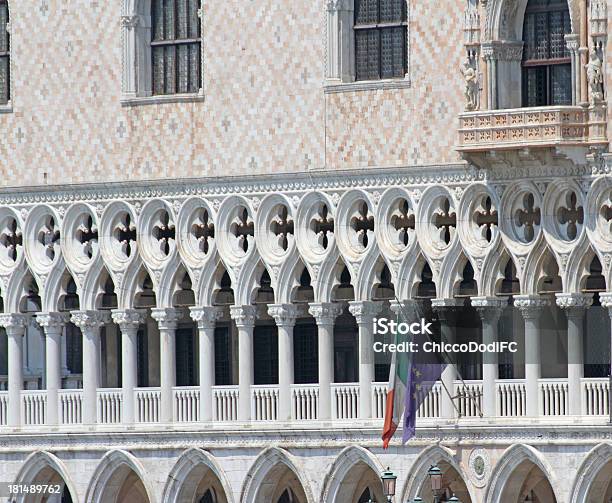 Photo libre de droit de Le Palais Des Doges À Venise 4 banque d'images et plus d'images libres de droit de Adulte - Adulte, Architecture, Colonnade