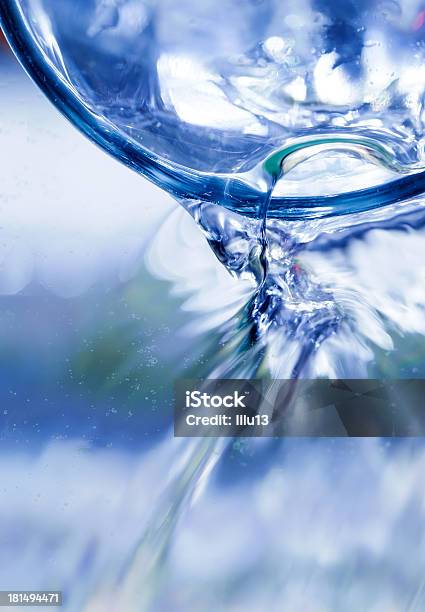 Versare Lacqua - Fotografie stock e altre immagini di Acqua - Acqua, Acqua fluente, Acqua potabile