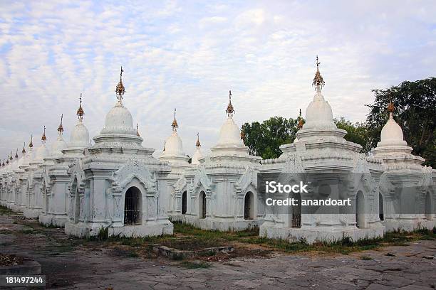 Libro Più Grande Al Mondo - Fotografie stock e altre immagini di Myanmar - Myanmar, Pagoda di Kuthodaw, Abbondanza