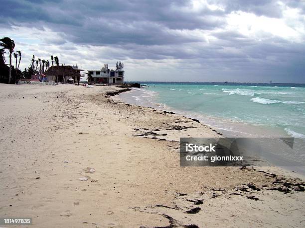 Weiße Strand Bei Stürmischer Tag Auf Isla Mujeres Quintana Roo Stockfoto und mehr Bilder von Bedeckter Himmel