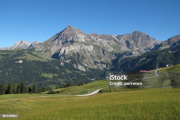 Schöne Landschaft In Gsteig Bei Gstaad Stockfoto und mehr Bilder von Agrarbetrieb - Agrarbetrieb, Alpen, Außenaufnahme von Gebäuden