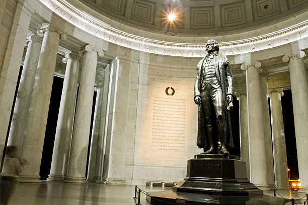 statua di thomas jefferson a washington dc, in memoria - washington dc night jefferson memorial memorial foto e immagini stock