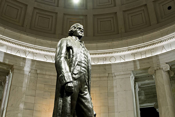 statue de thomas jefferson memorial à washington, d.c. - thomas jefferson photos et images de collection