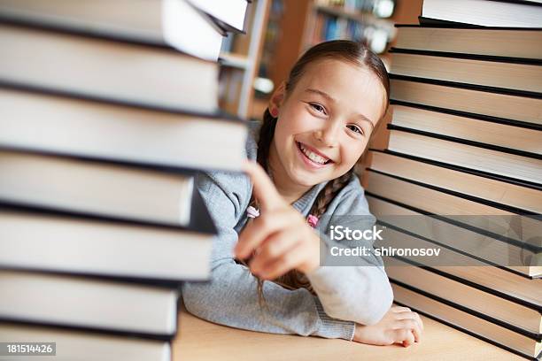 Libreria Pubblico - Fotografie stock e altre immagini di Allegro - Allegro, Allievo, Bambine femmine