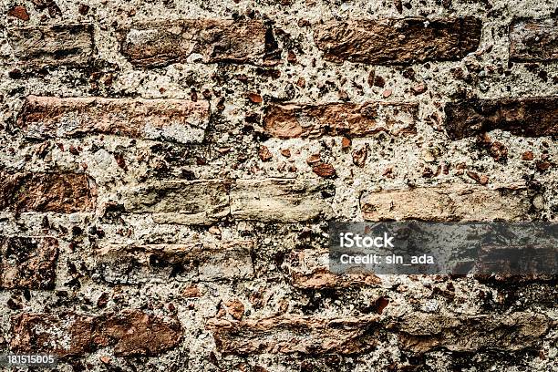 Texture Vecchio Muro Di Mattoni Come Sfondo - Fotografie stock e altre immagini di Ambientazione esterna - Ambientazione esterna, Architettura, Asfalto