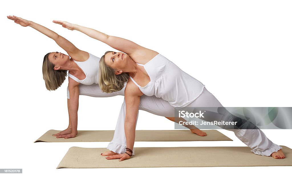 Donna facendo yoga esercizi - Foto stock royalty-free di Adulto