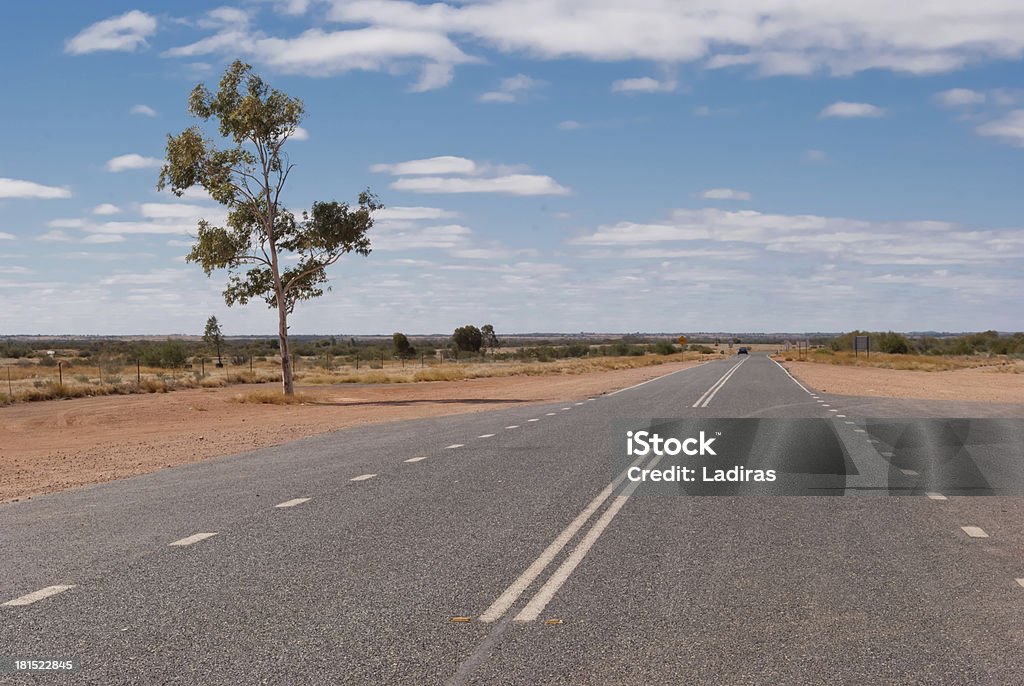 Road en el outback australiano, Territorio Septentrional - Foto de stock de Aire libre libre de derechos