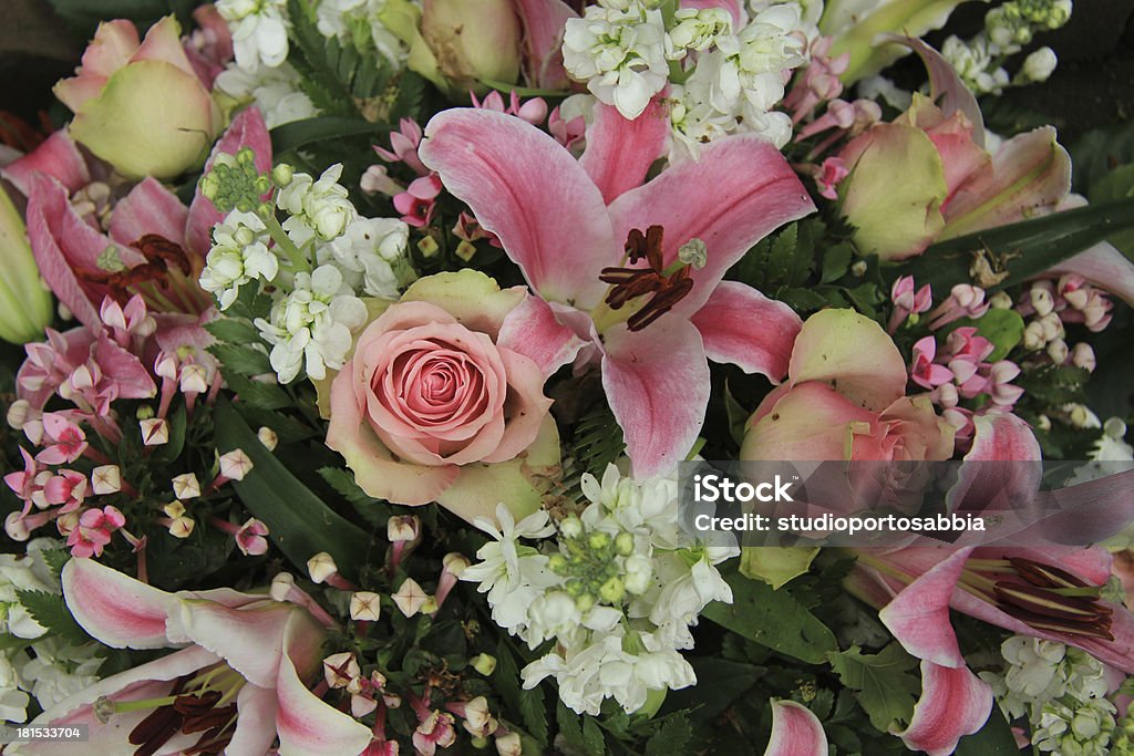 arrangement de mariée rose et blanc - Photo de Amour libre de droits
