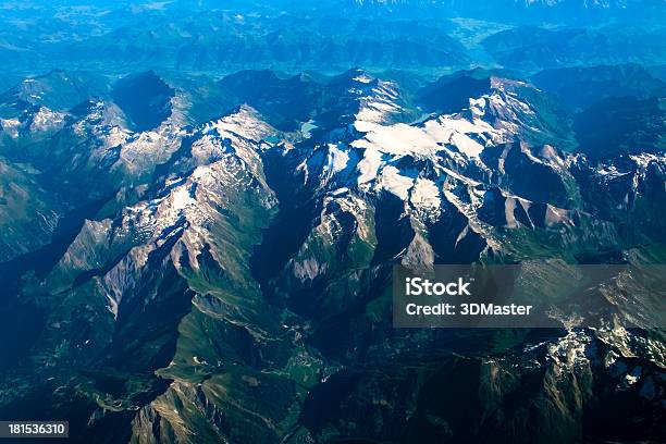 Alpine Montagna - Fotografie stock e altre immagini di Alpi - Alpi, Alpi svizzere, Ambientazione esterna
