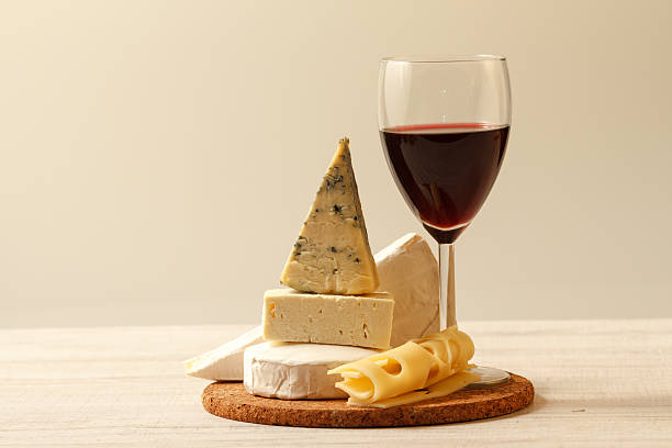 ser i wino - cheese portion swiss culture swiss cheese zdjęcia i obrazy z banku zdjęć