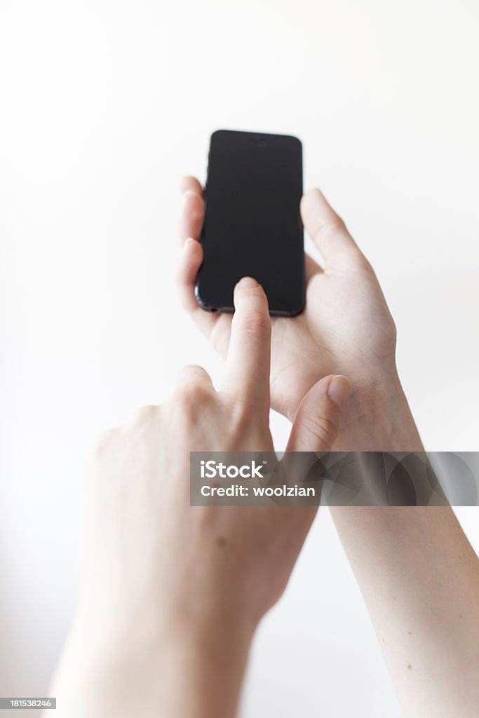 Con Iphone 5 tocar el botón de Inicio - Foto de stock de Adulto libre de derechos