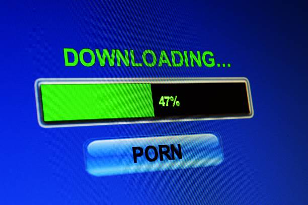 ポルノのダウンロード - internet addiction pornography computer ストックフォトと画像