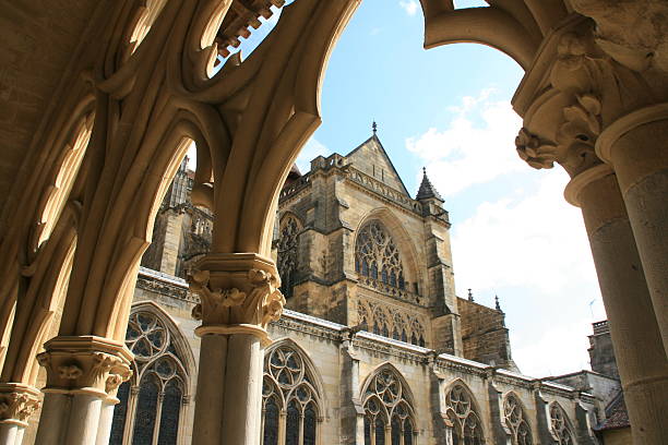 sainte -marie 大聖堂にバイヨンヌ、フランス製です。 - church bell tower temple catholicism ストックフォトと画像